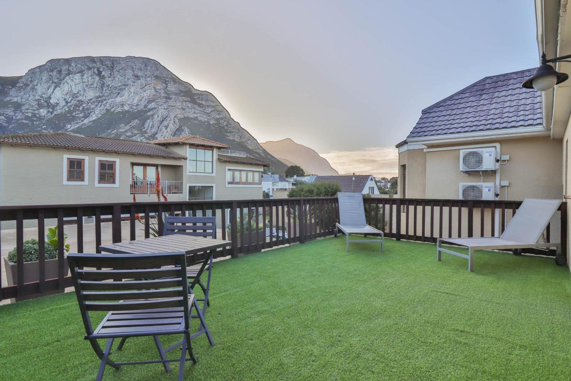 Lavender Manor Guest Lodge Херманус Номер фото
